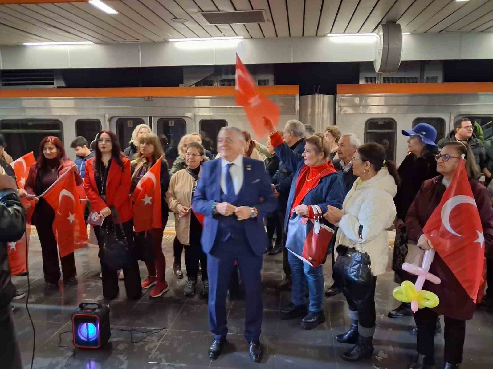 Adana’da 93 yazar ve şair Dünya Öykü Günü ve Sevgililer Günü’nü bir arada kutladı
