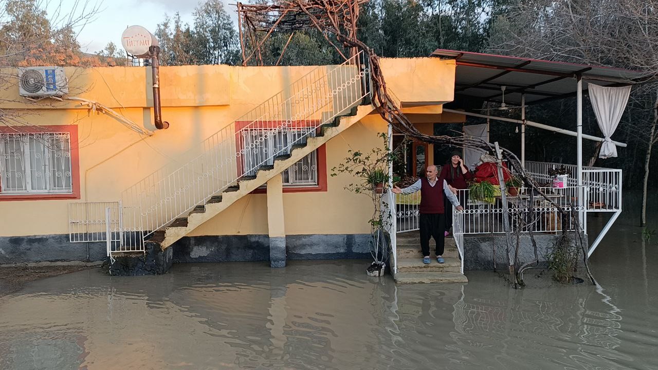 Adana’da afetin boyutu havadan görüntülendi
