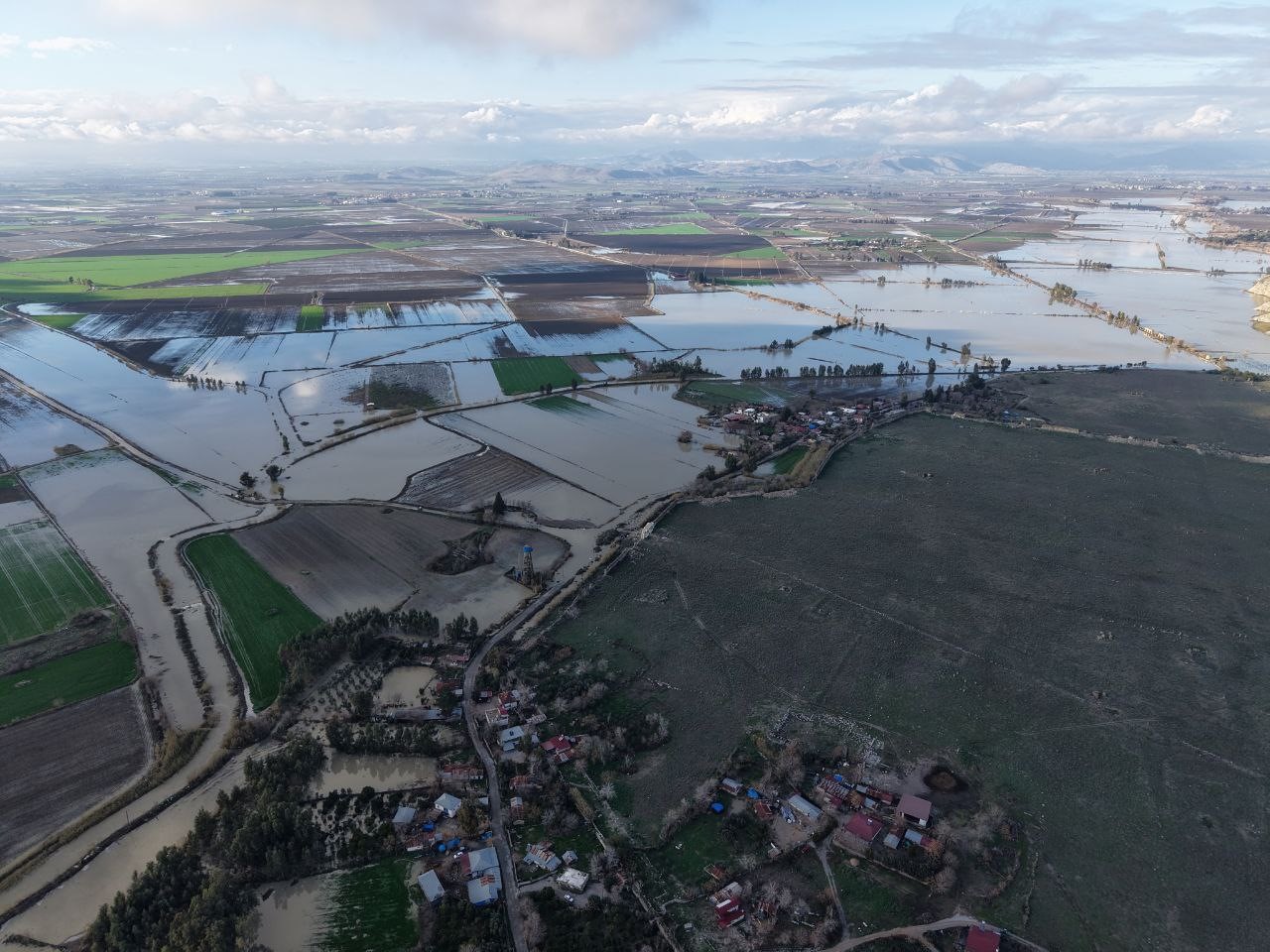 Adana’da afetin boyutu havadan görüntülendi
