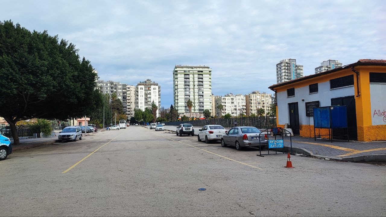 Adana’da bu kez soğuk nedeniyle sokaklar boş kaldı
