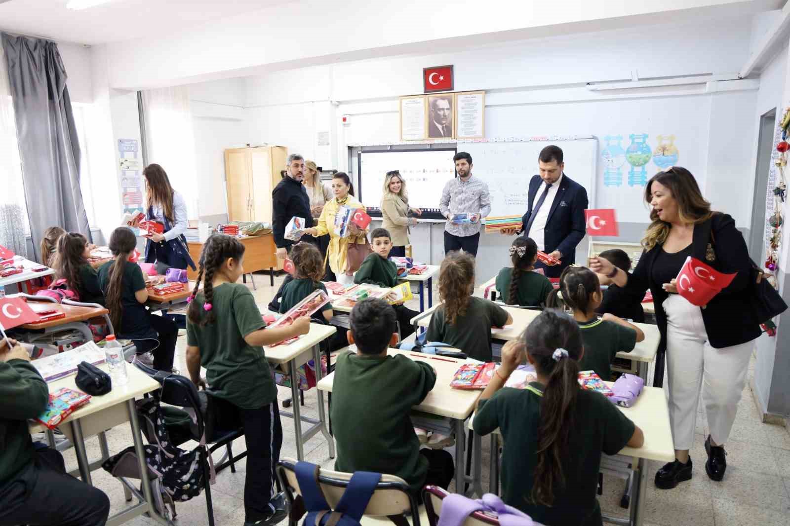 Adana’da çocuklar unutulmadı
