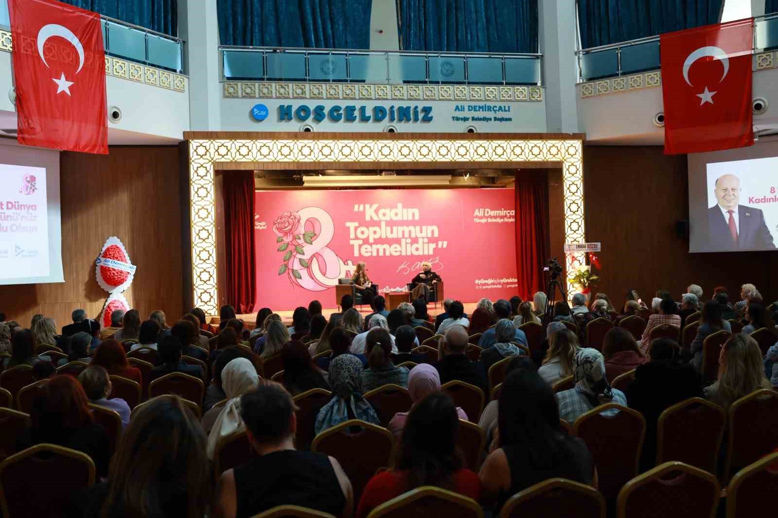 Adana’da "Cumhuriyet Işığında Edebiyat ve Kadın" söyleşisi
