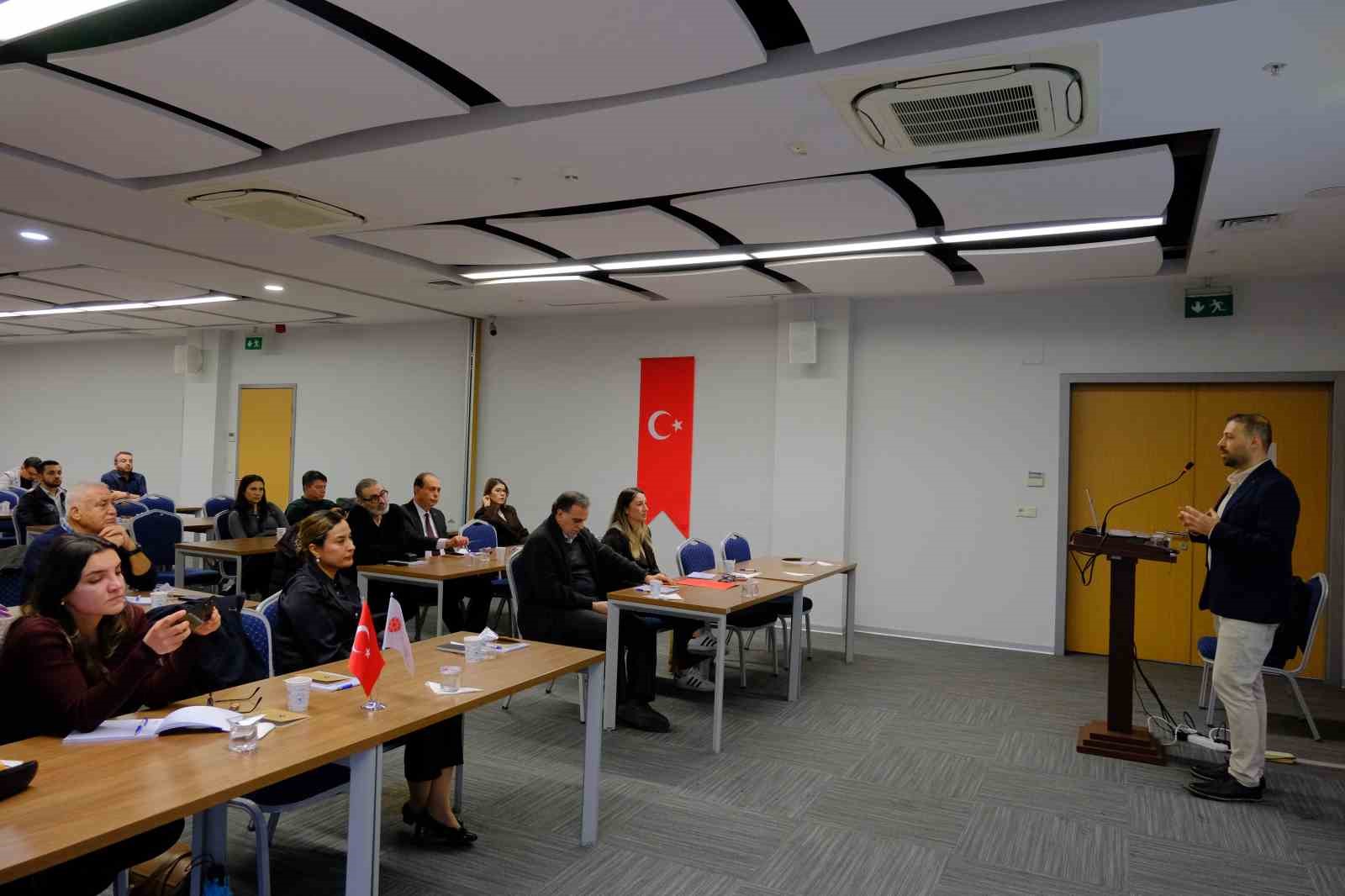 Adana’da ’Diksiyon ve Yapay Zeka Çağında Habercilik’ eğitimi
