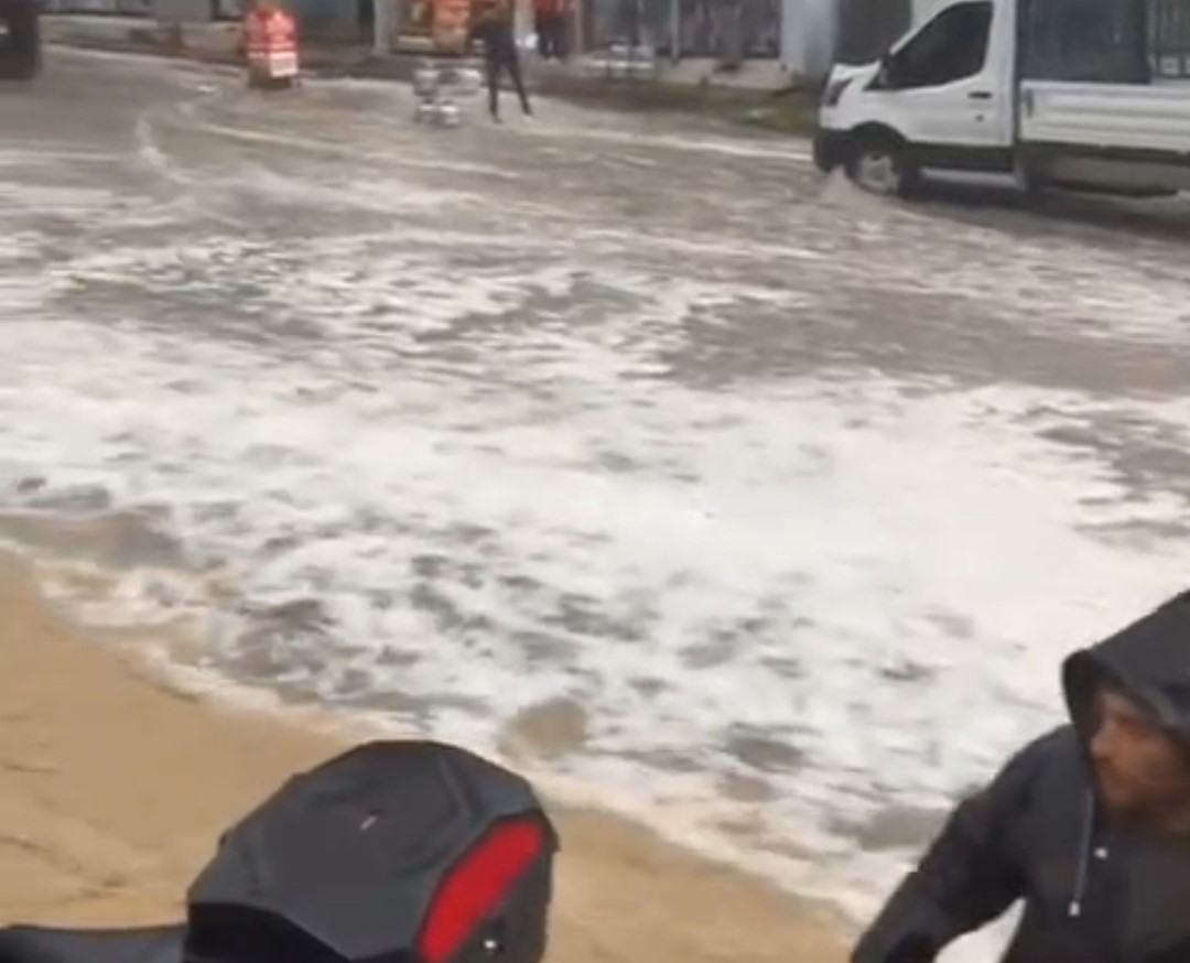 Adana’da dolu, sağanak ve hortum hayatı felç etti
