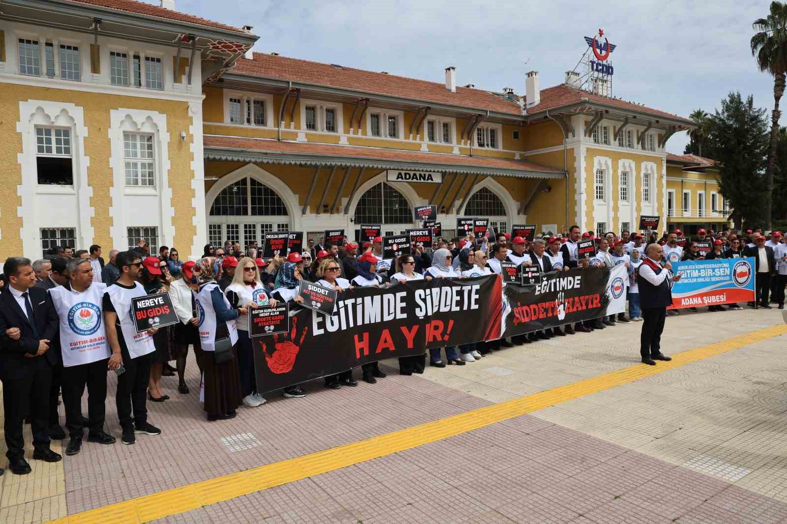 Adana’da eğitimciler Şanlıurfa’daki saldırıyı kınadı
