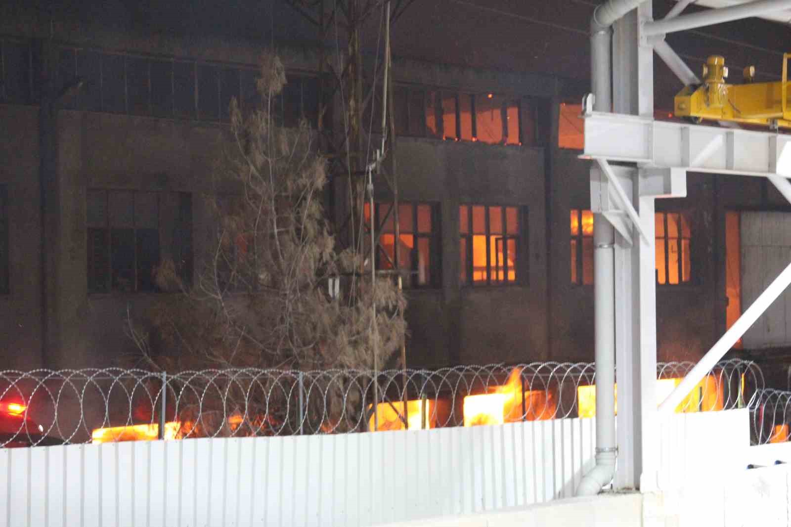 Adana’da fabrika yangını
