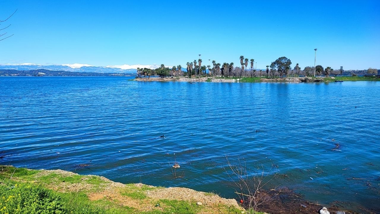 Adana’da gölde su seviyesi yükseldi, Sevgi Adası yolu kayboldu
