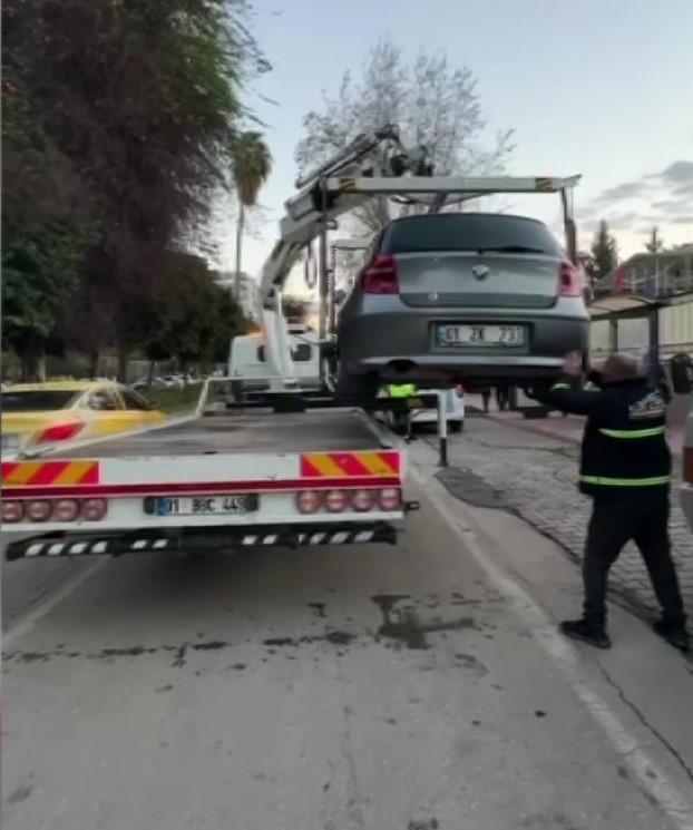 Adana’da hatalı park yapanlara toplam 233 bin TL ceza kesildi
