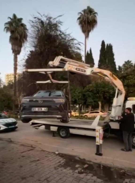 Adana’da hatalı park yapanlara toplam 233 bin TL ceza kesildi
