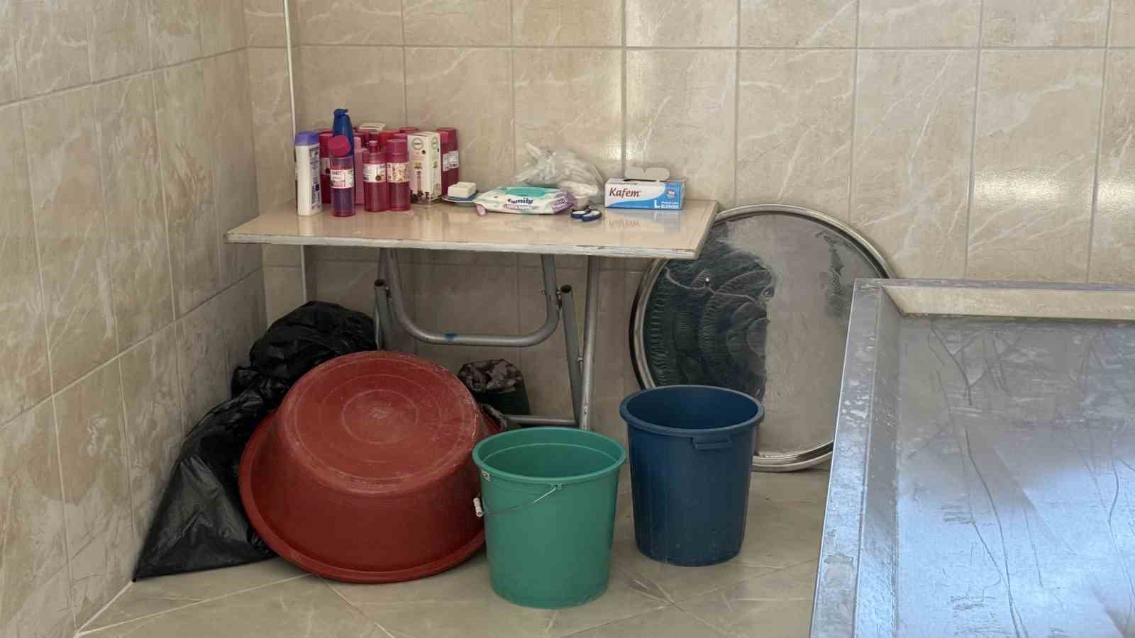 Adana’da ilginç hırsızlık: Gasilhaneden kefen çaldılar
