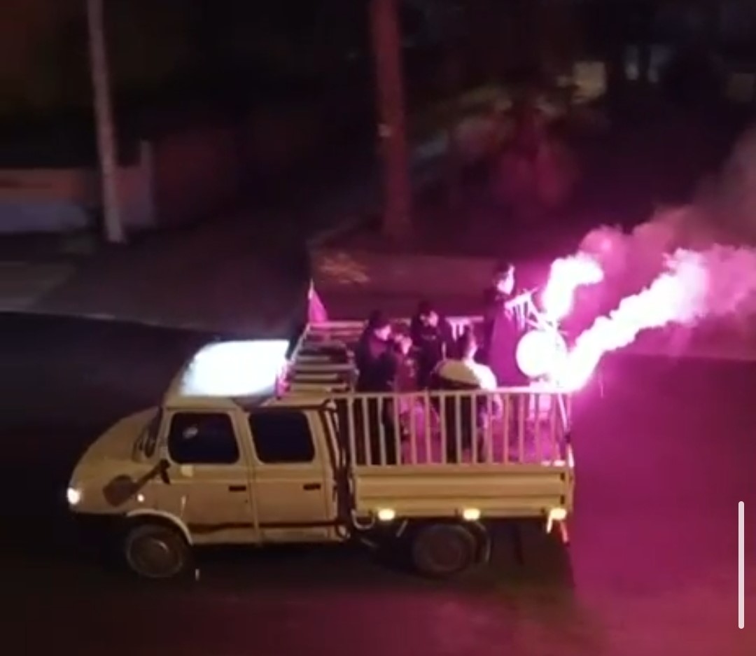 Adana’da ilk sahurda meşaleli davul şovu
