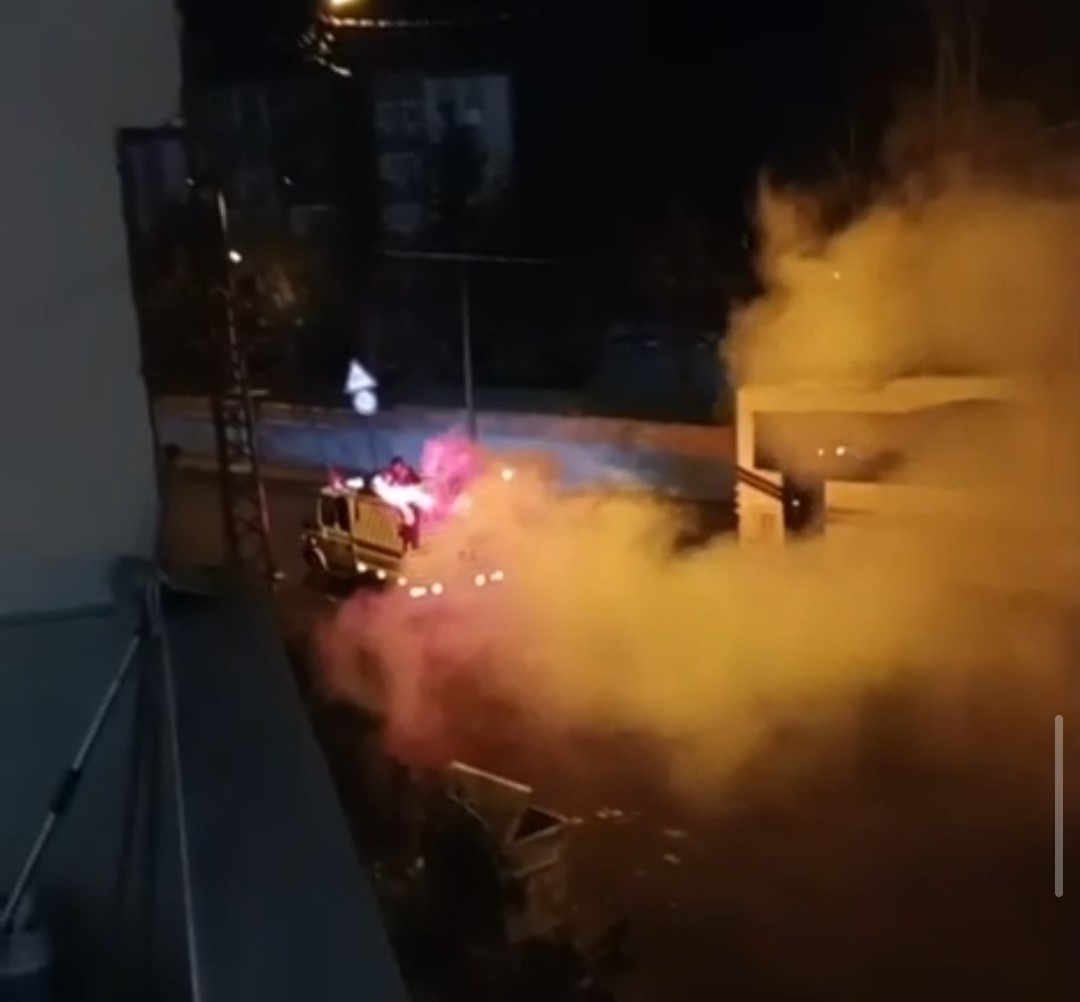 Adana’da ilk sahurda meşaleli davul şovu
