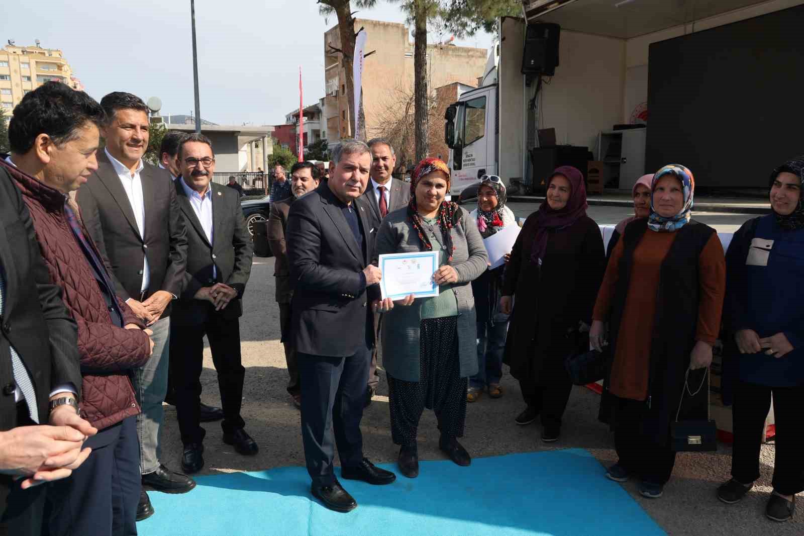 Adana’da konargöçer kadınlara taşınabilir enerji desteği
