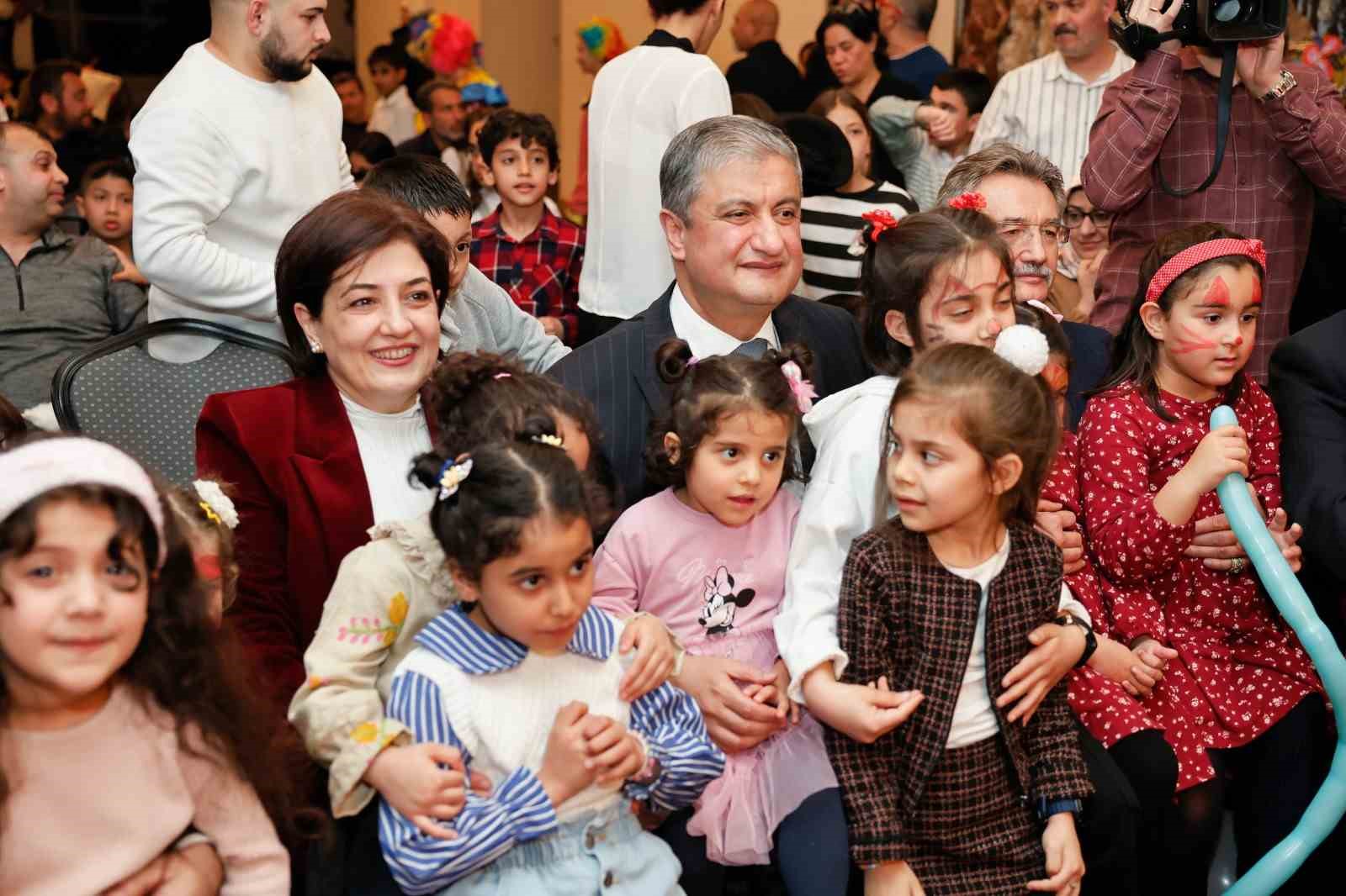 Adana’da koruyucu aileler ve çocukları iftarda buluştu
Adana’da koruyucu aileler ve çocukları iftarda buluştu