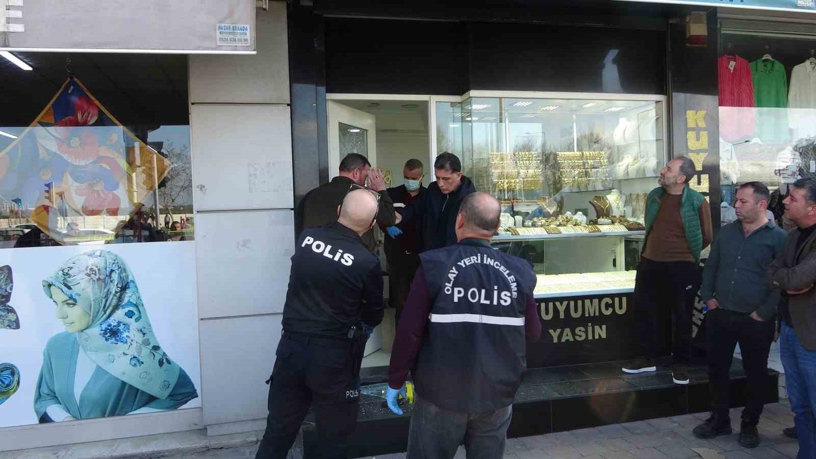 Adana’da kuyumcuyu soyan şüpheli yakalandı
