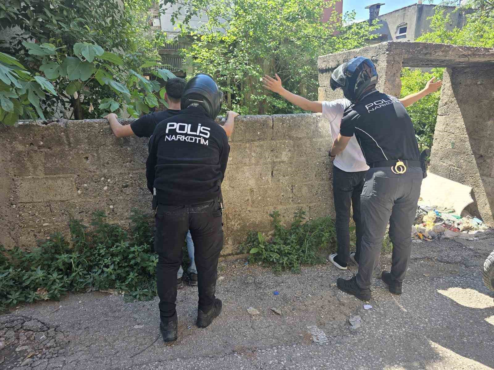 Adana’da metruk binalara narkotik denetimi
