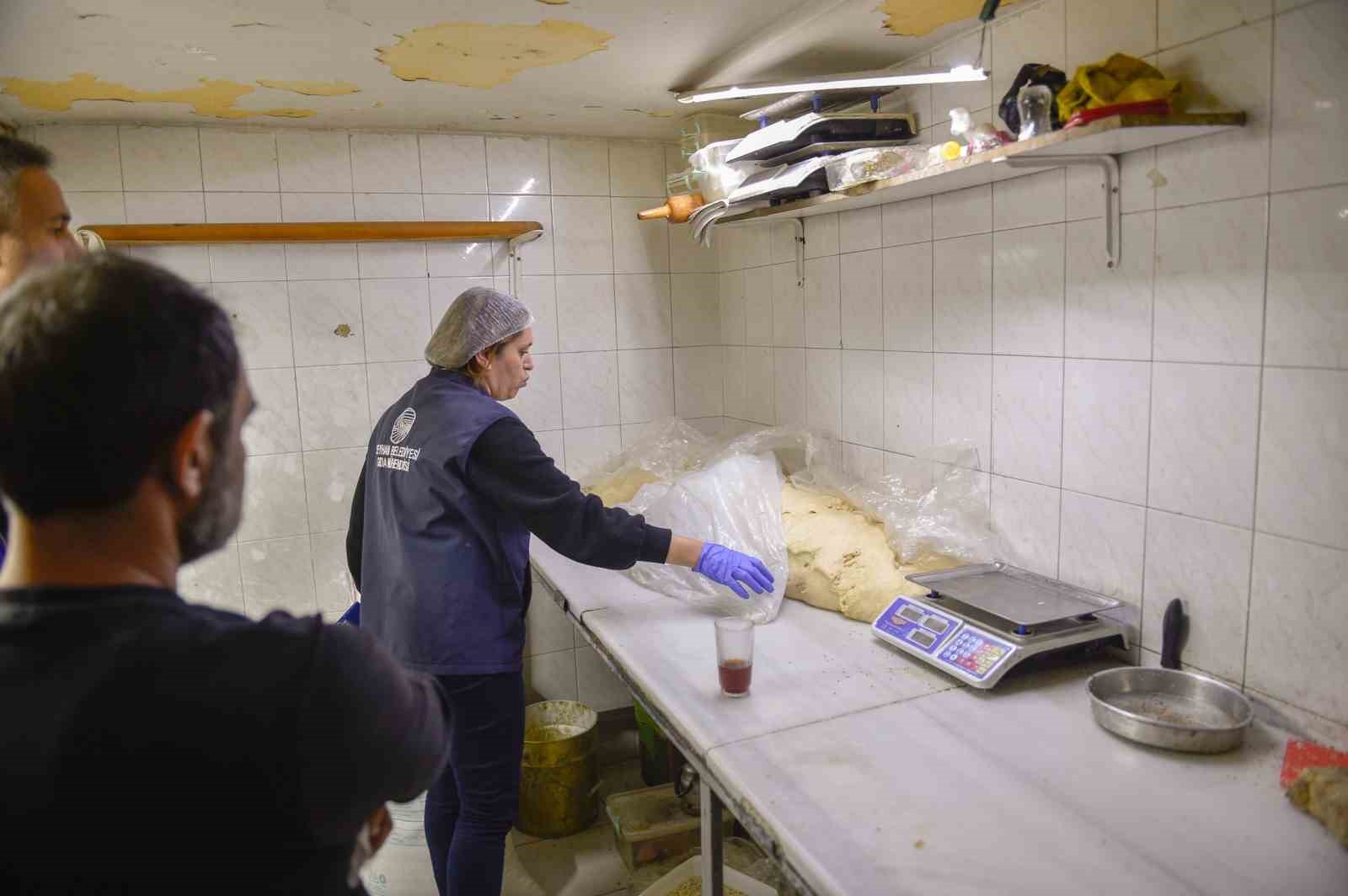 Adana’da mide bulandıran görüntü: Fırın mühürlendi
