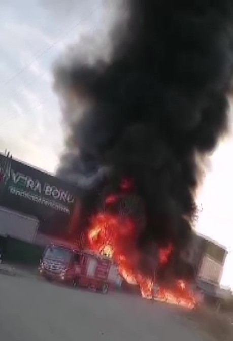 Adana’da plastik üretim tesisindeki yangın söndürüldü
