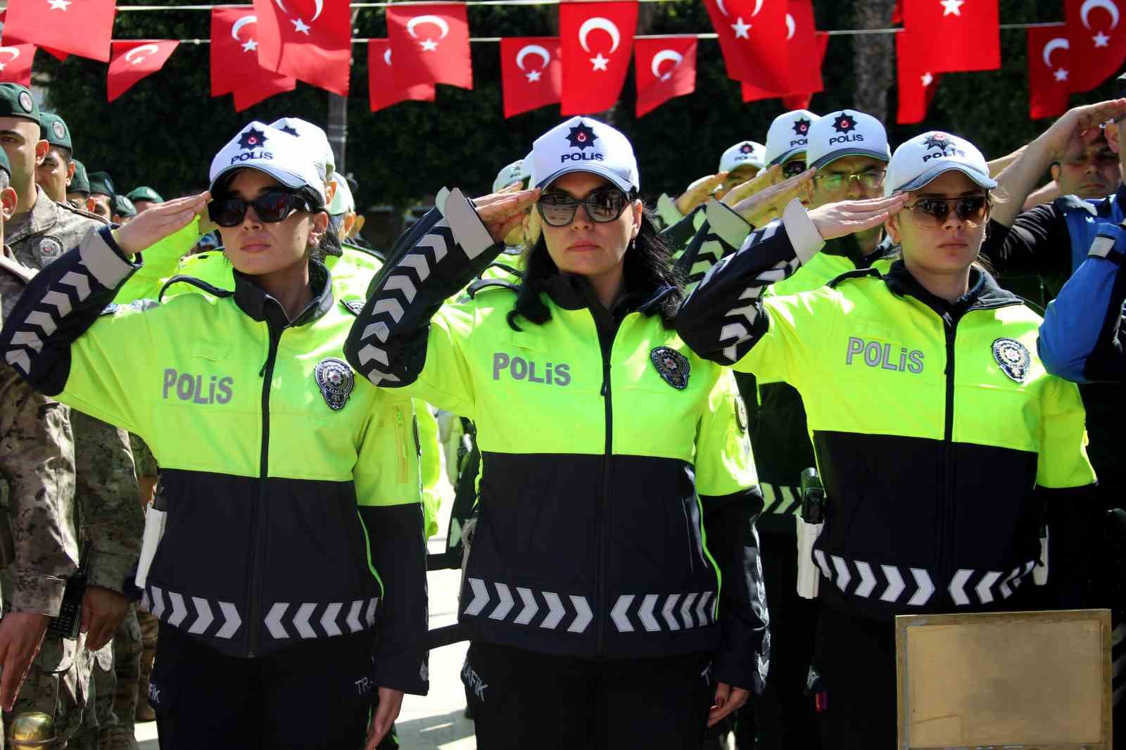 Adana’da polis korteji nefes kesti
