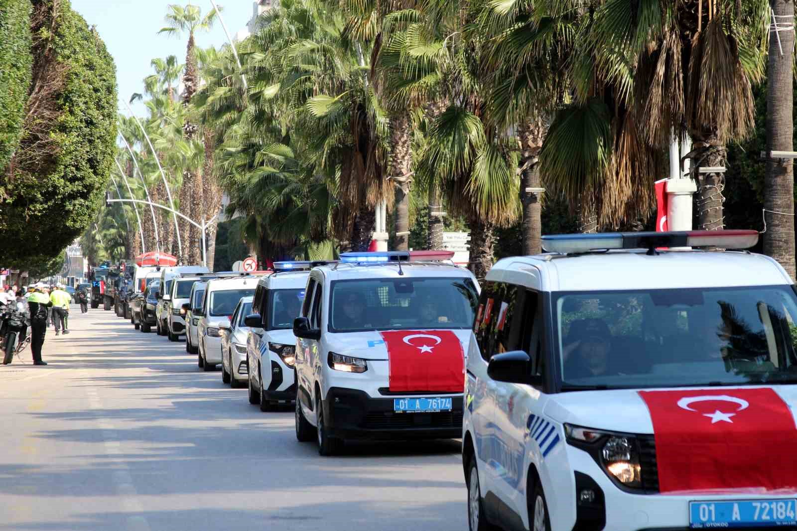 Adana’da polis korteji nefes kesti
