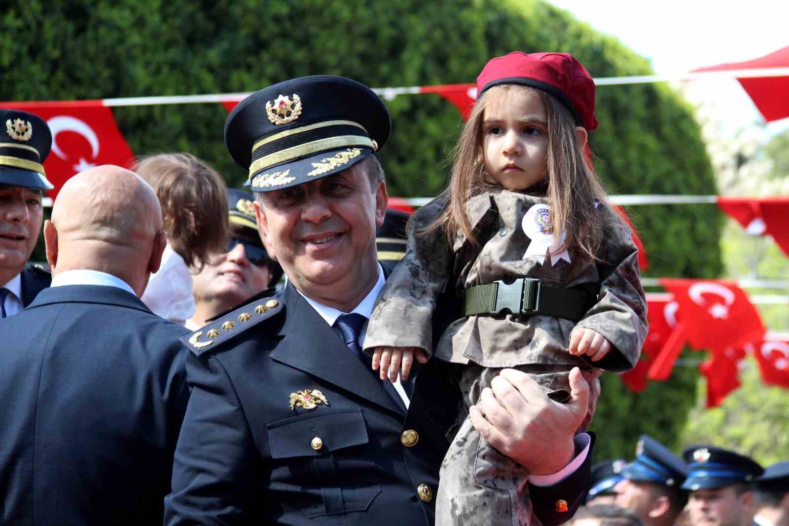 Adana’da polis korteji nefes kesti
