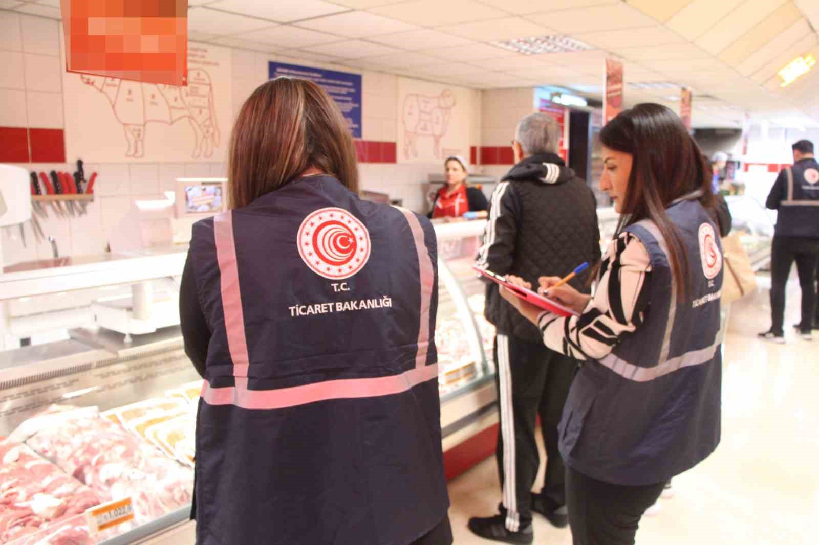 Adana’da Ramazan Bayramı öncesi marketlerde fiyat ve etiket denetimi yapıldı
