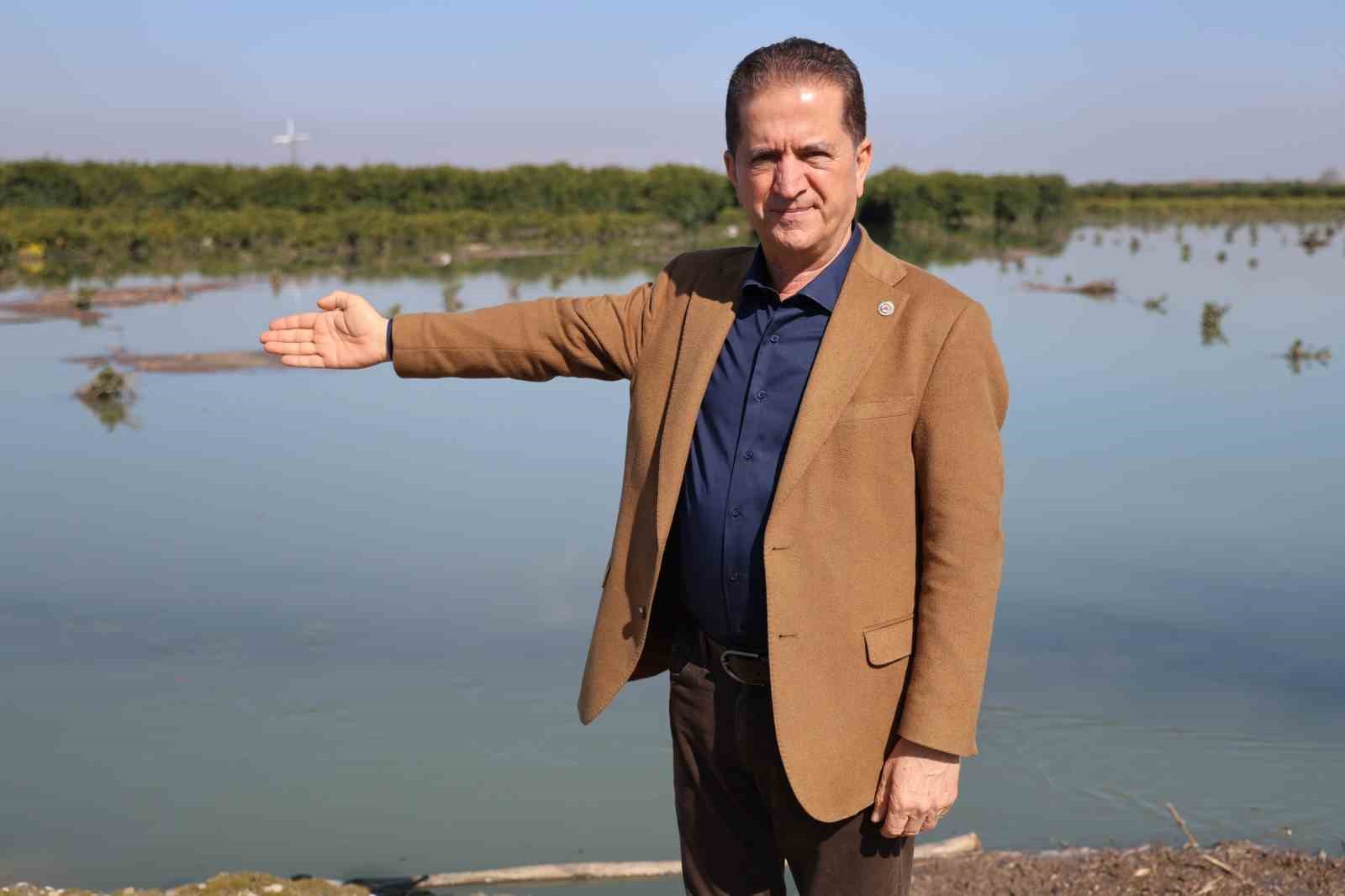 Adana’da sel suları tarım arazilerini sular altında bıraktı
