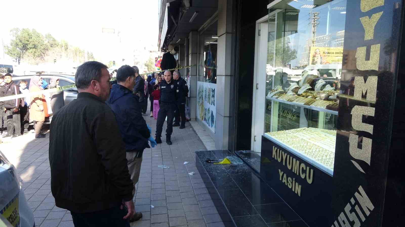 Adana’da silahlı kuyumcu soygunu
