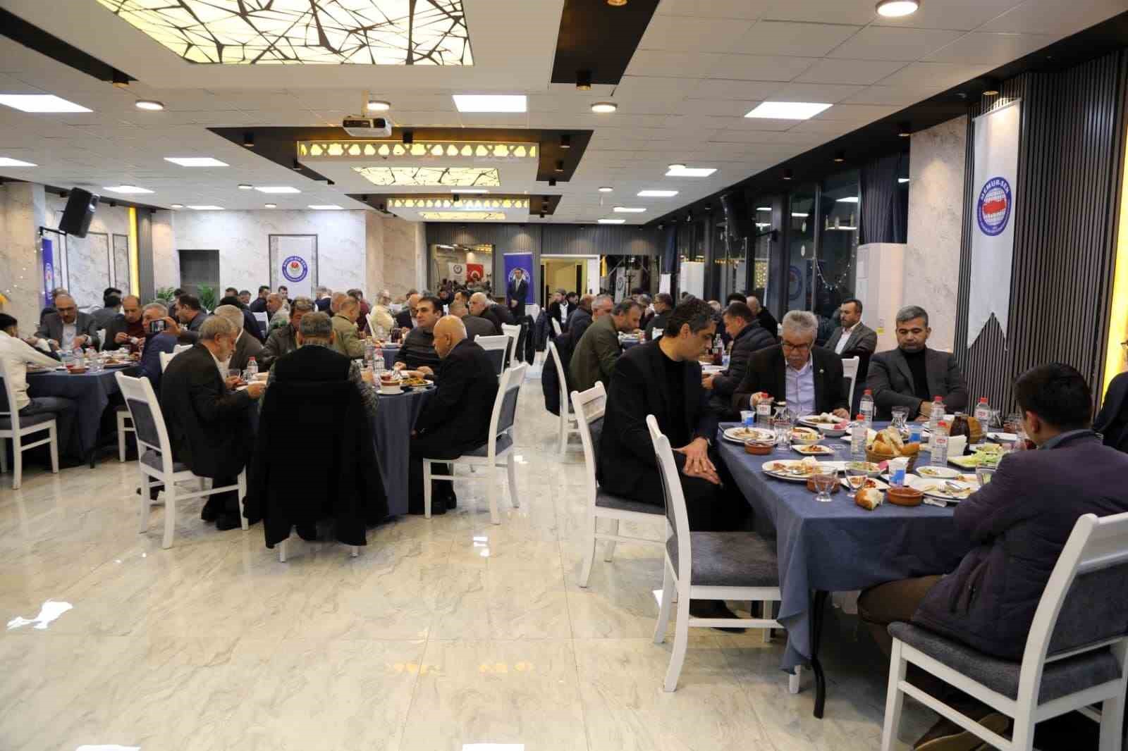 Adana’da sivil toplum ve eğitim camiası iftarda buluştu
