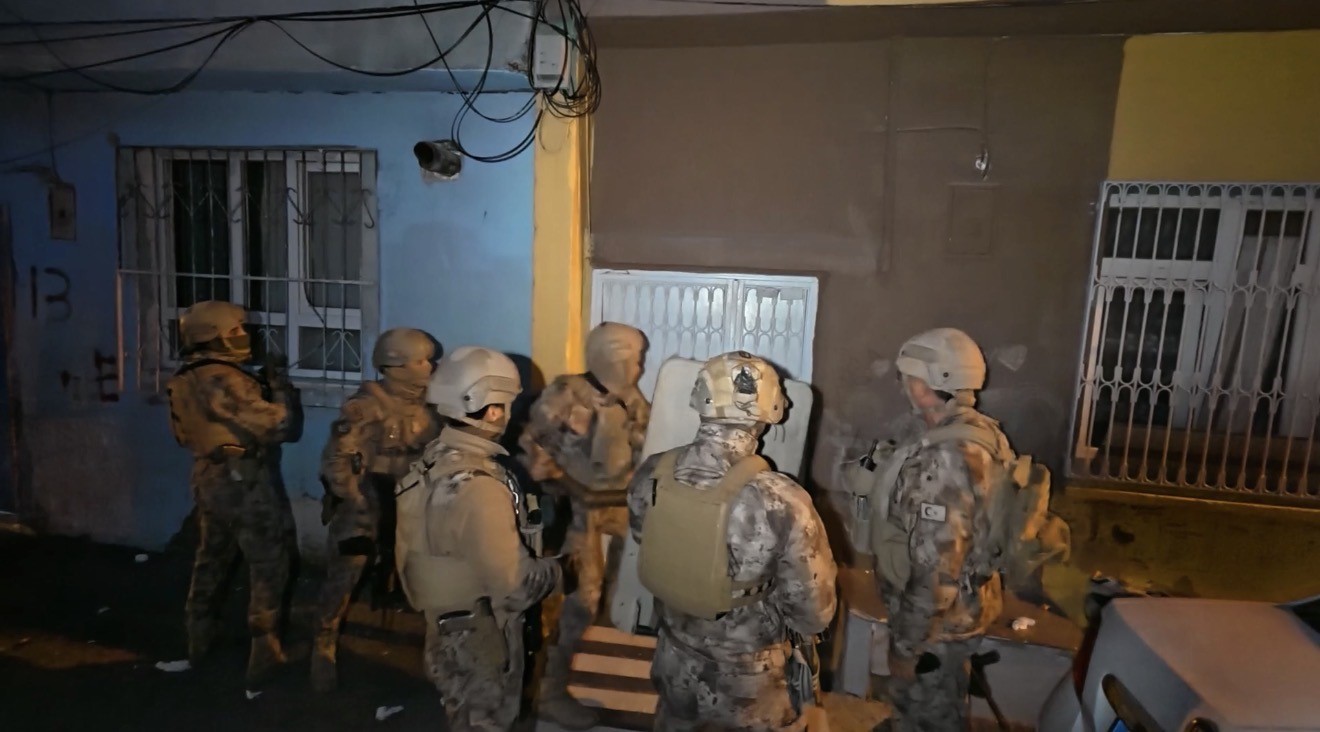 Adana’da sosyal medyada suç örgütü propagandası yapan 94 şüpheliye işlem yapıldı
