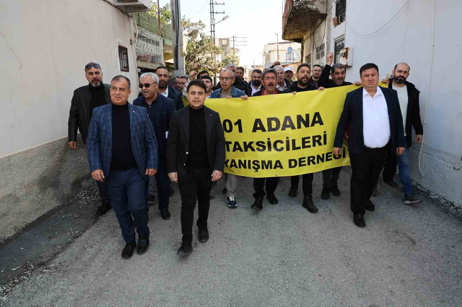 Adana’da taksicilerden korsan taksi eylemi

