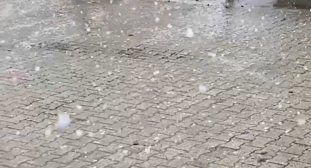 Adana’da yağmurun ardından dolu etkili oldu
