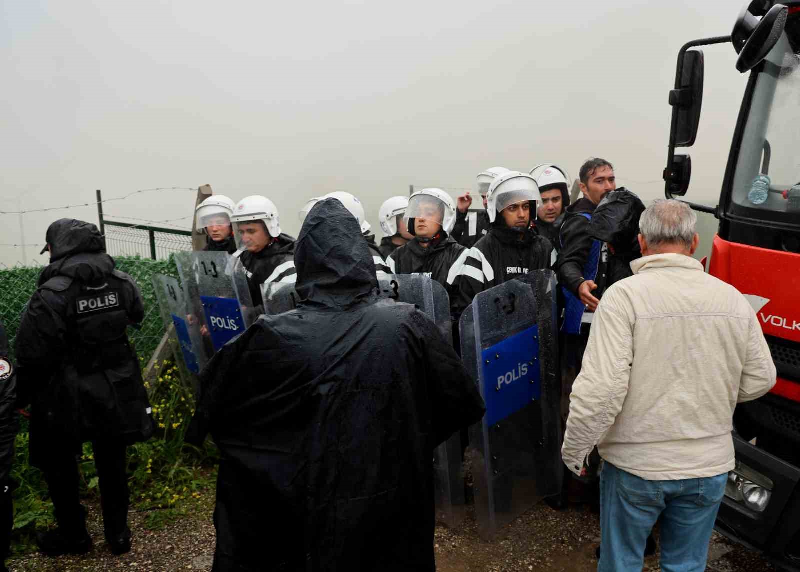 Adana’da yıkım gerginliği: Evini yaktı, gözaltına alındı
