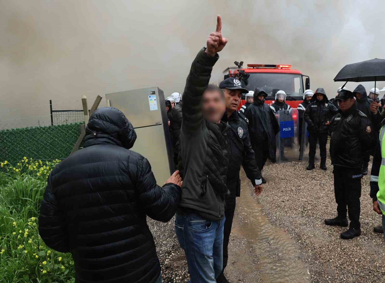 Adana’da yıkım gerginliği: Evini yaktı, gözaltına alındı
