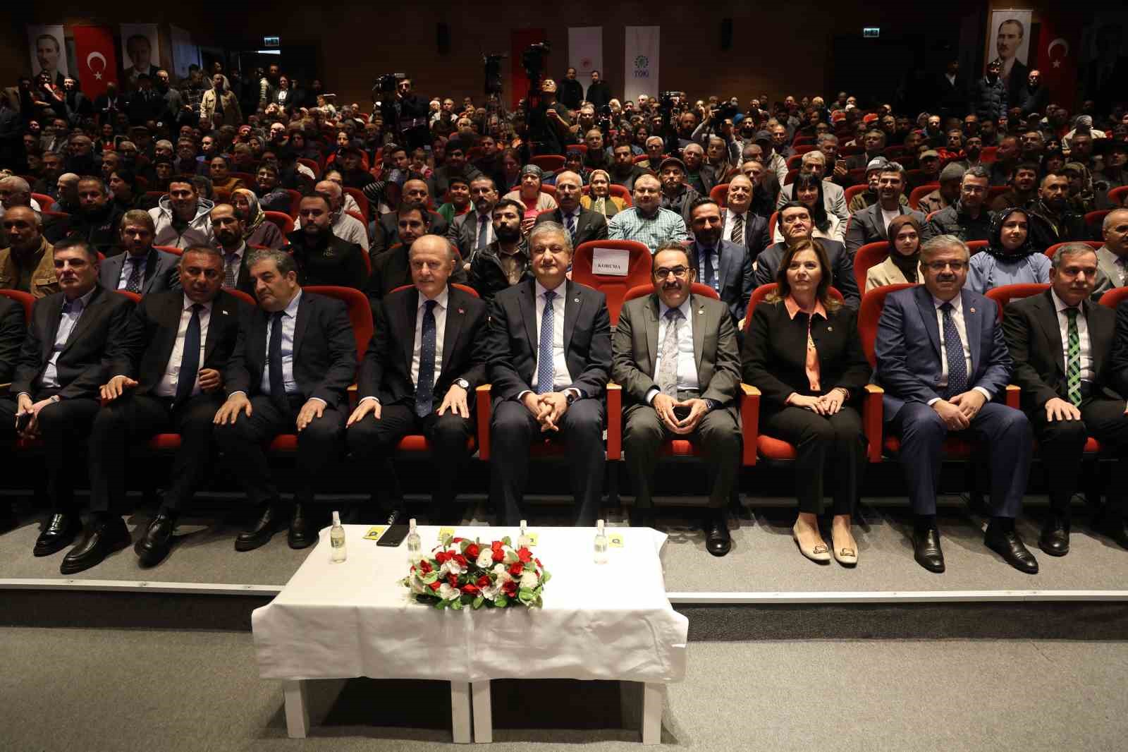 Adana’da ’Yüzyılın Konut Projesi’nin kuraları çekildi
