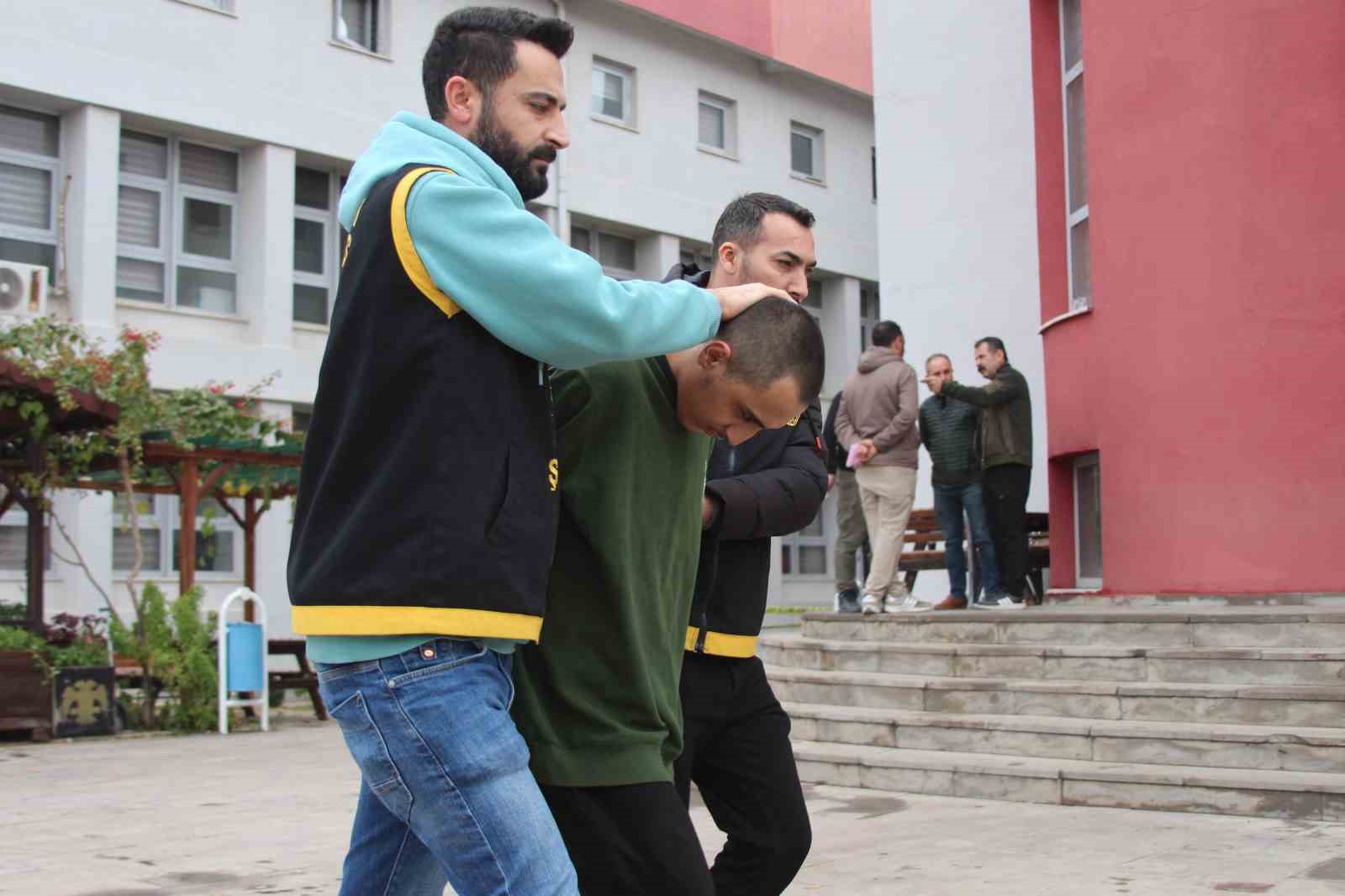 Adana’daki cinayet: 19 yaşındaki genç 4 bin TL alacağı yüzünden öldürülmüş

