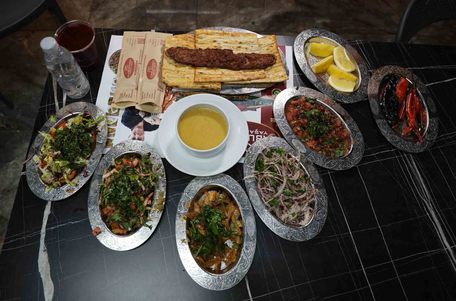 Adanalı kebapçılar Ramazan’a hazır: İftar sofralarında lezzet şöleni yaşanacak
