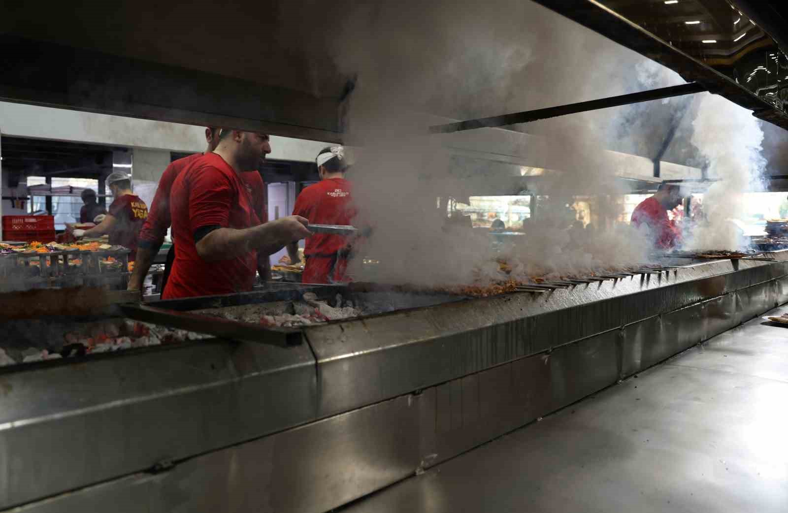 Adanalı kebapçılar Ramazan’a hazır: İftar sofralarında lezzet şöleni yaşanacak
