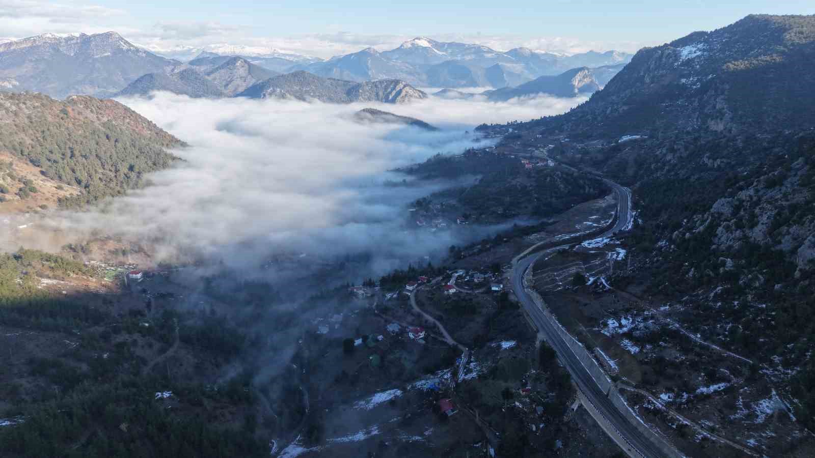 Adana’nın Feke ilçesinde mest eden sis manzarası
