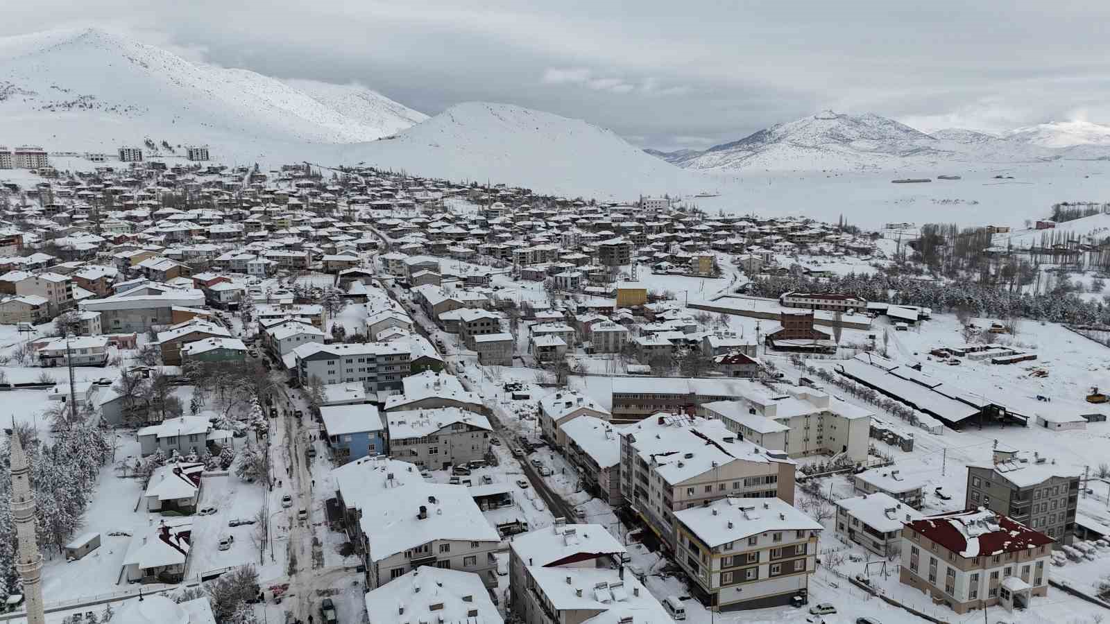 Adana’nın Tufanbeyli ilçesinde beyaz masal
