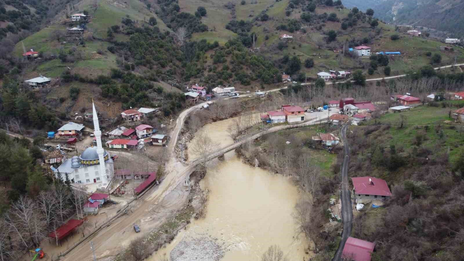 Adana’yı Kayseri ve Sivas’a bağlayan güzergahta ulaşım kontrollü sağlanıyor
