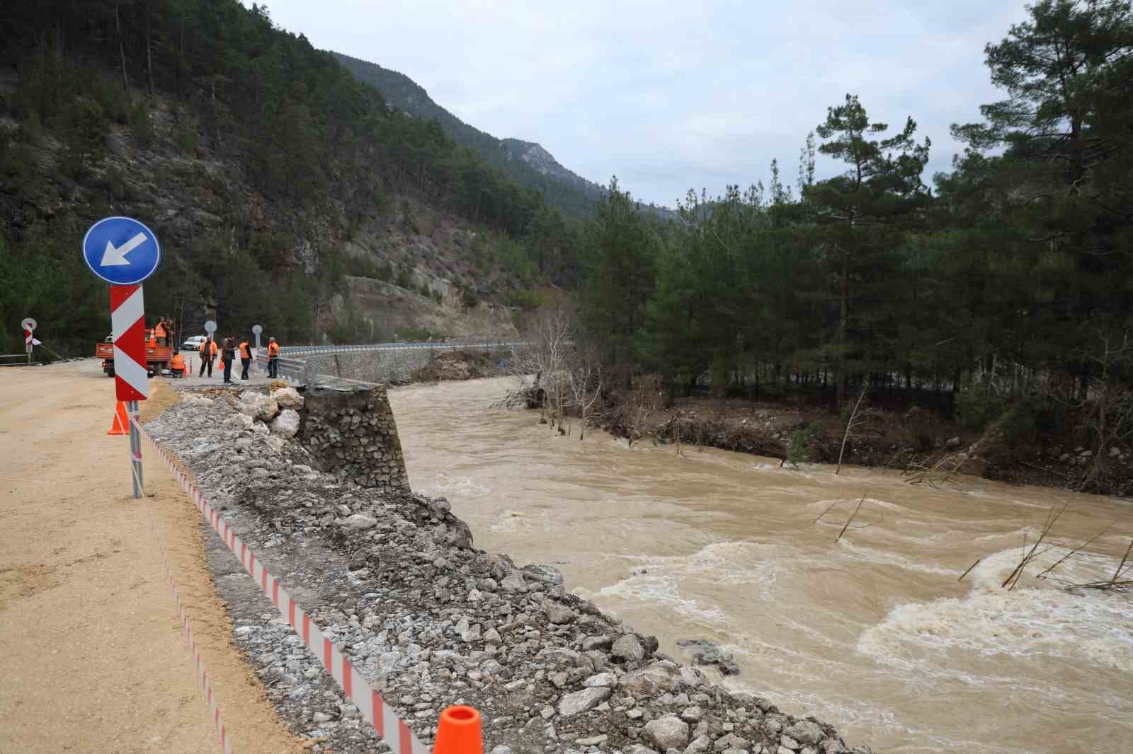 Adana’yı Kayseri ve Sivas’a bağlayan güzergahta ulaşım kontrollü sağlanıyor
