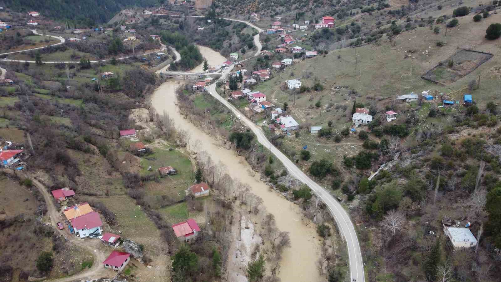 Adana’yı Kayseri ve Sivas’a bağlayan güzergahta ulaşım kontrollü sağlanıyor

