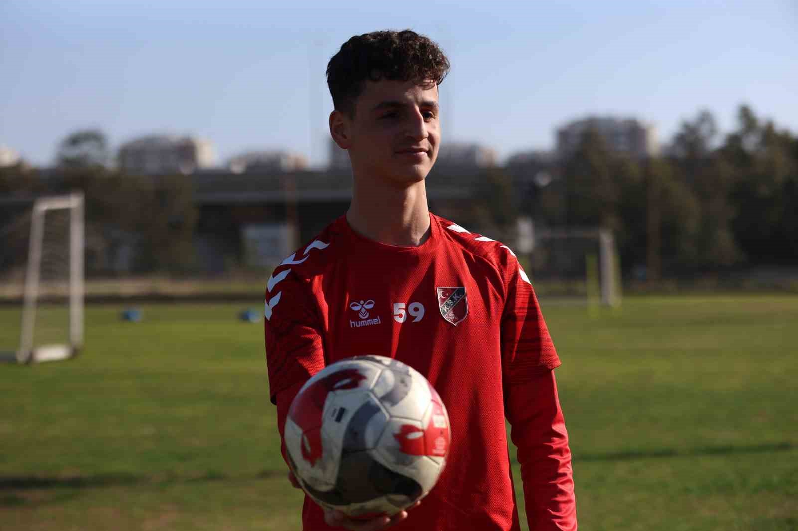 Adem Yeşilyurt: "Fenerbahçe’de forma rekabetine girmek istiyorum"
