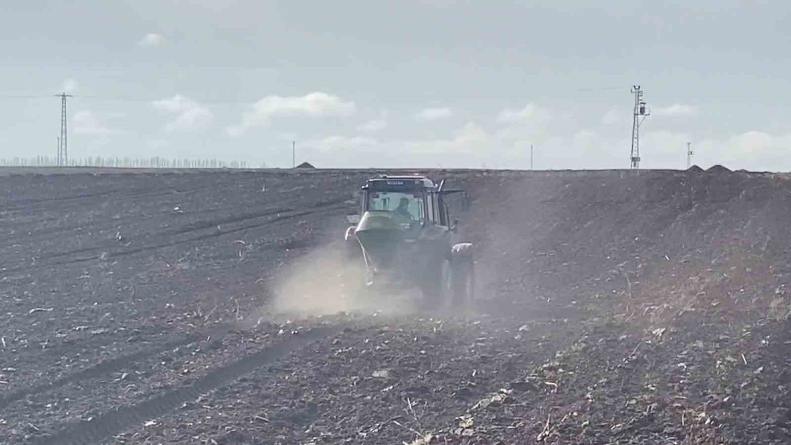 Adilcevaz’da arpa ekimine başlandı
