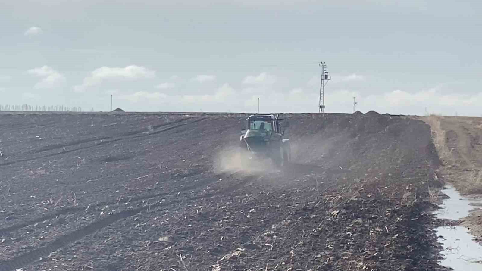 Adilcevaz’da arpa ekimine başlandı
