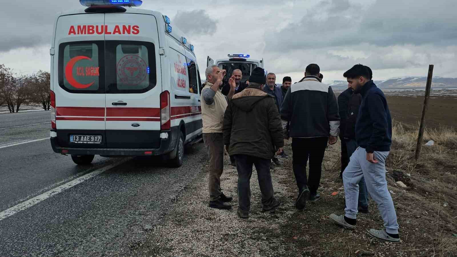 Adilcevaz’da kontrolden çıkan araç takla attı: 1 kişi yaralandı
