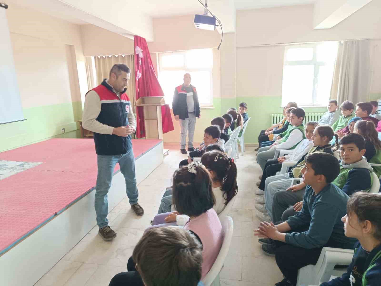 Adilcevaz’da öğrencilere gıda, hijyen ve israf bilinci eğitimi
