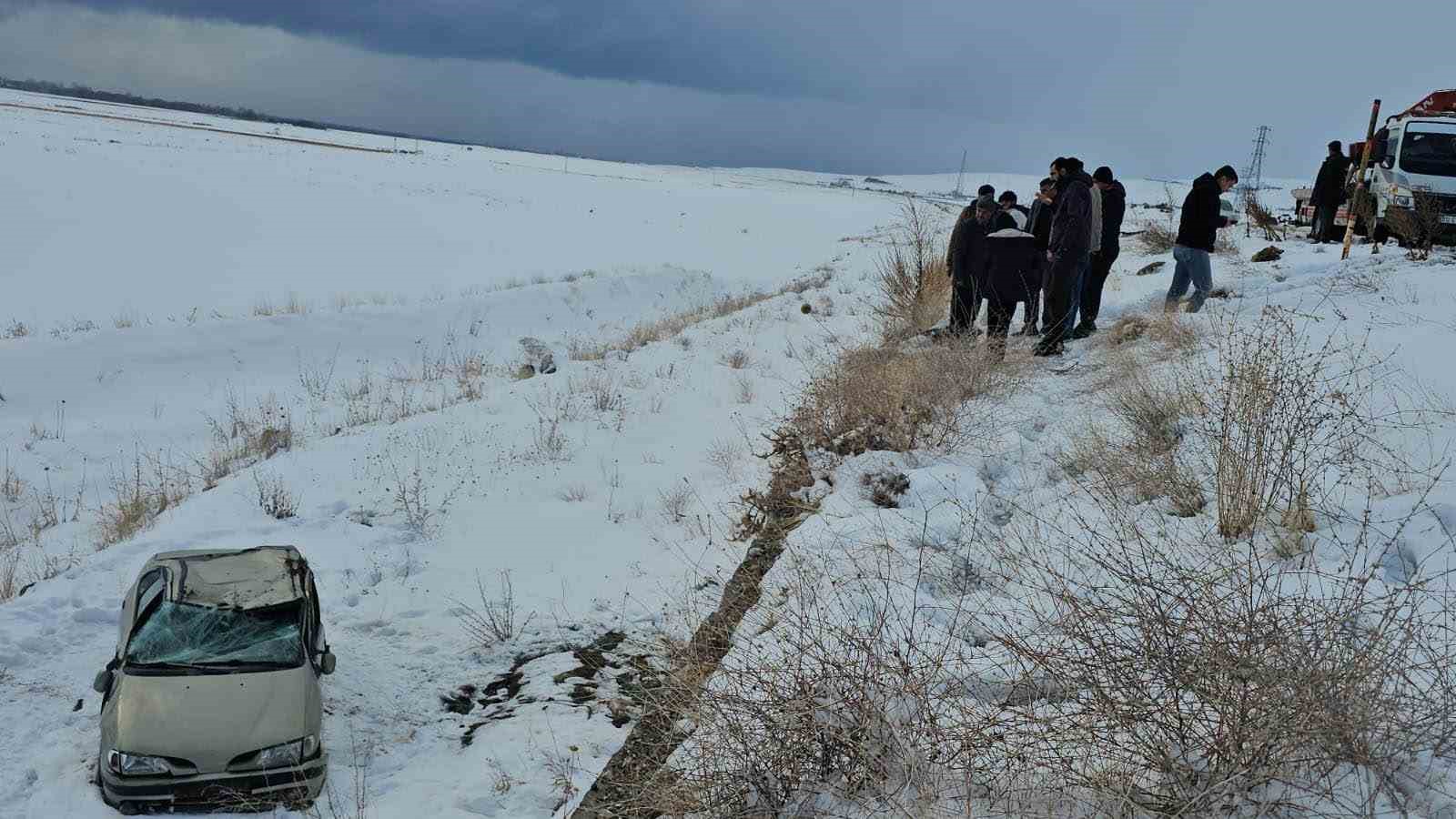 Adilcevaz’da otomobil takla attı: 5 yaralı
