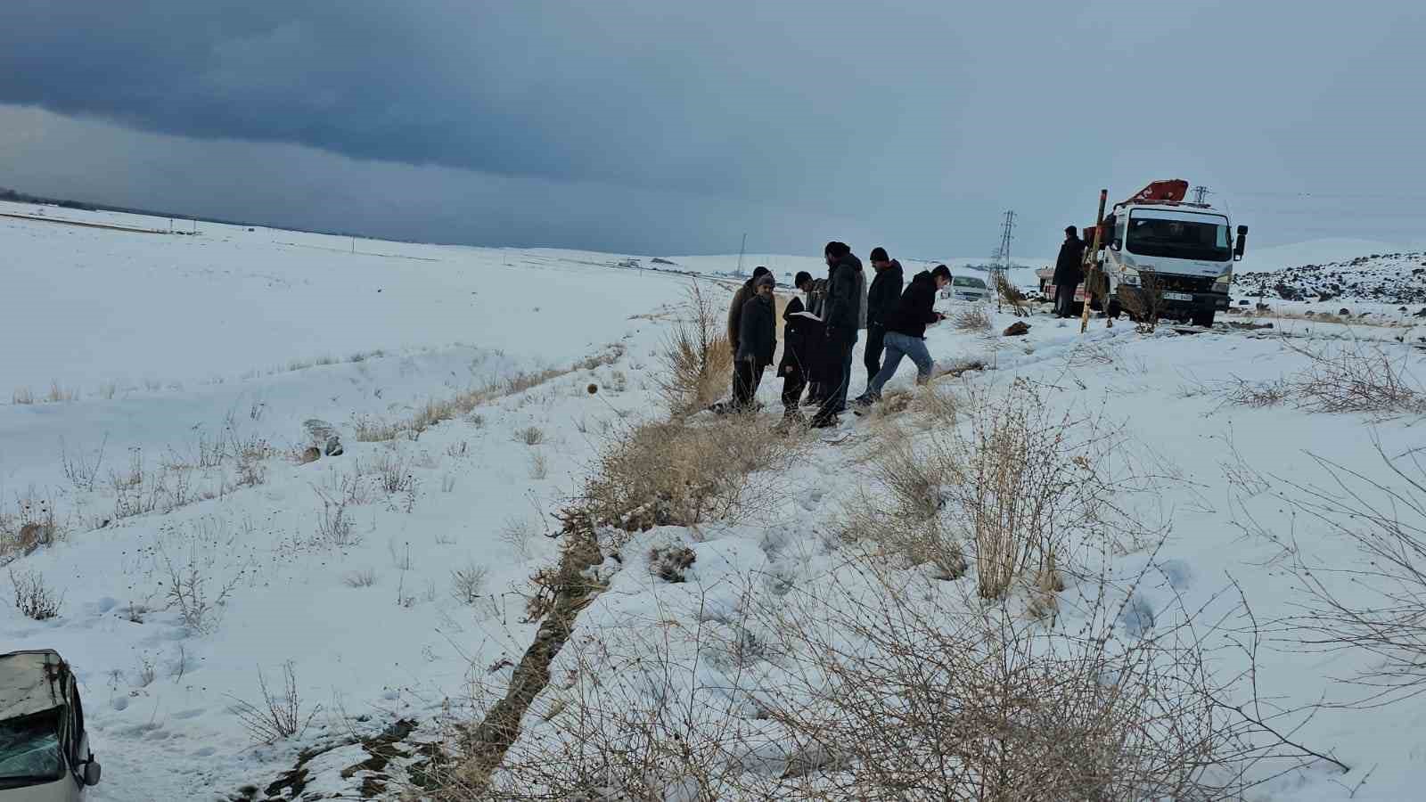 Adilcevaz’da otomobil takla attı: 5 yaralı
